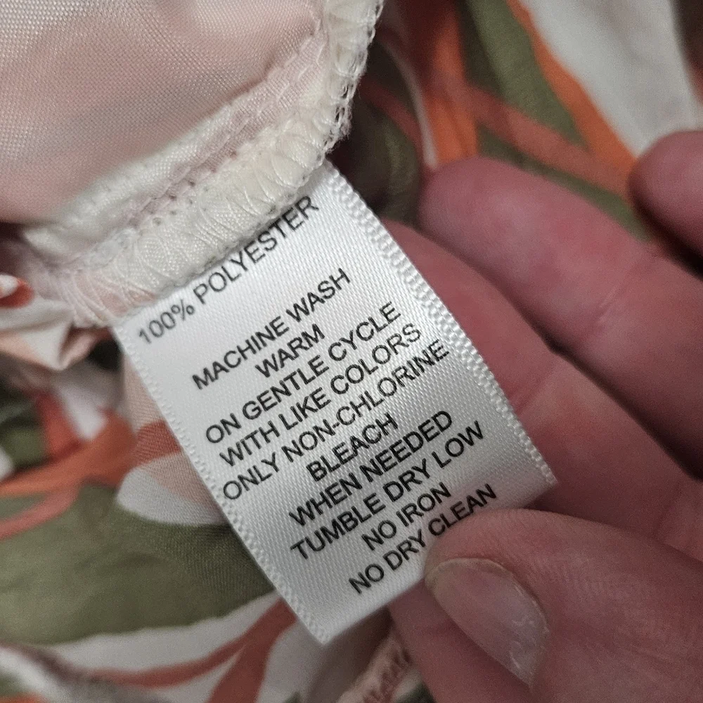 Calligraphie Floral Multicolor Casual Shorts! - Picture 3 of 6